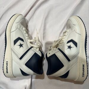 Unisex converse shoes men’s size 10 women’s size 11.5